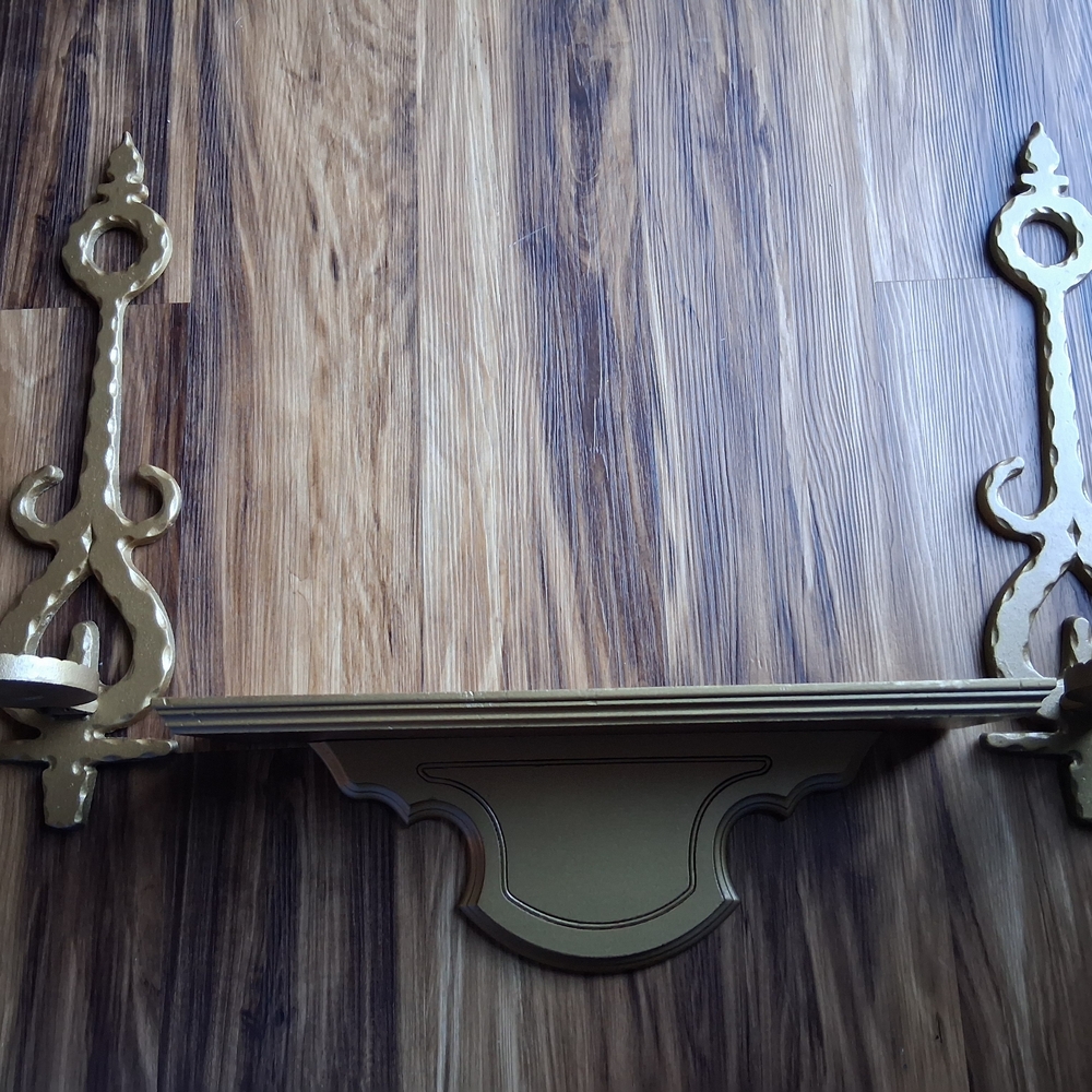 Elegant Gold Wall Shelf Decor